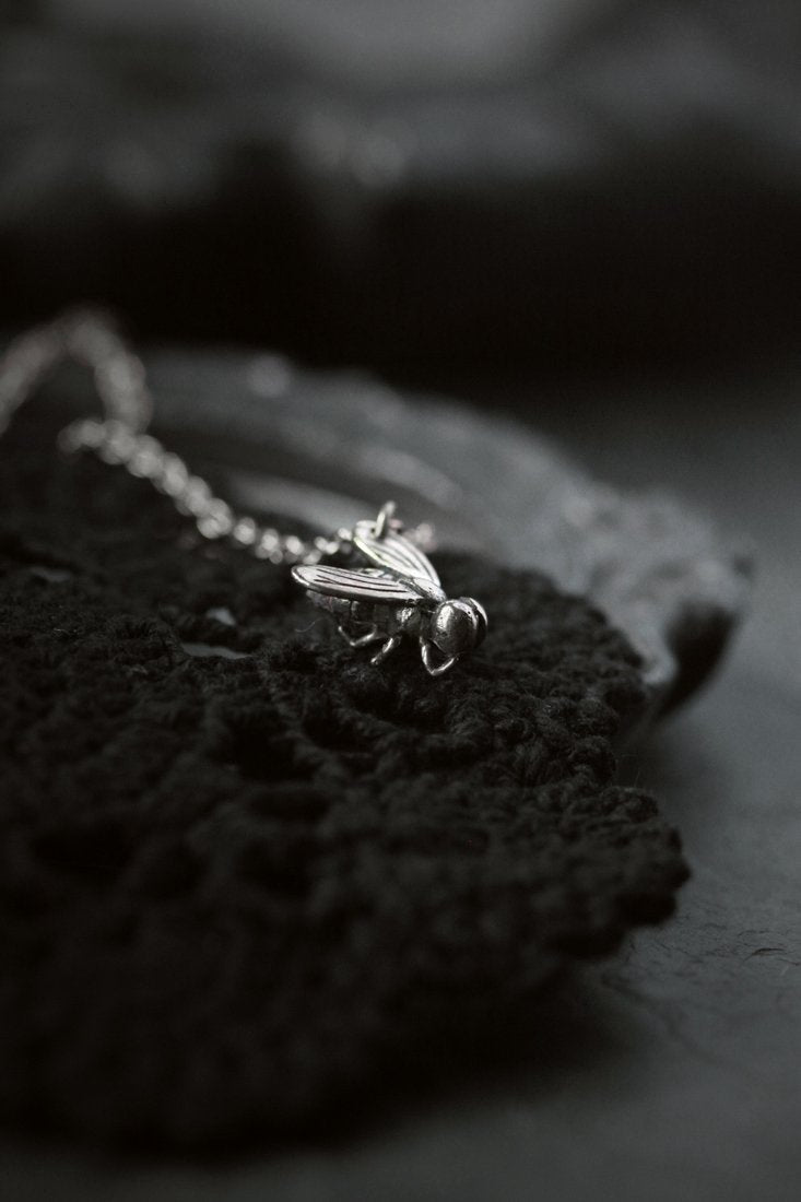 Fliege Halskette (Mini) - Clavius Jewelry