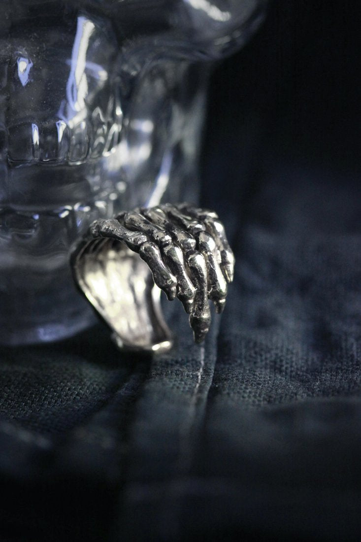 Hand Skelett Ring - Clavius Jewelry