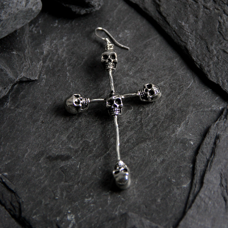 Schädel auf Kreuz Ohrringe - Clavius Jewelry